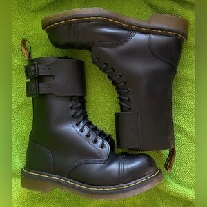 DR MARTENS•AIRWAIR•12 HOLE BOOTS•CADEN•STEEL TOE•BLACK
•SIZE-(MENS 7/ LADIES 8).
